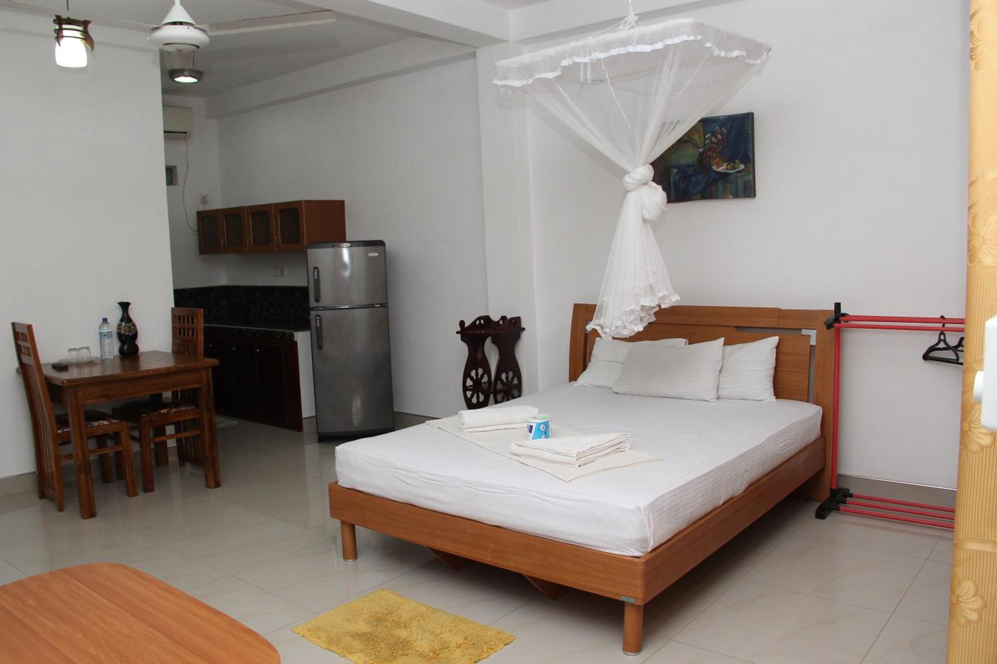 Shanith Guesthouse Negombo Ruang foto