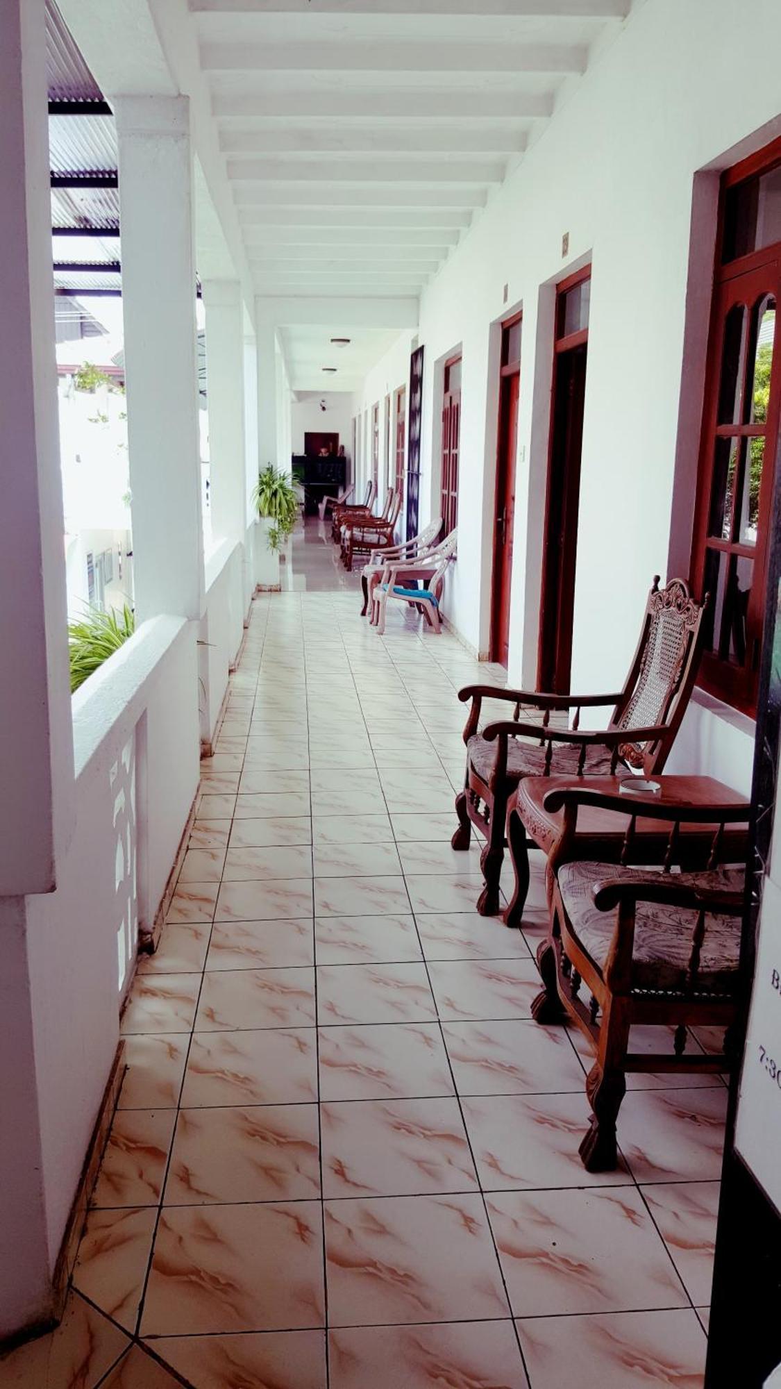 Shanith Guesthouse Negombo Bagian luar foto