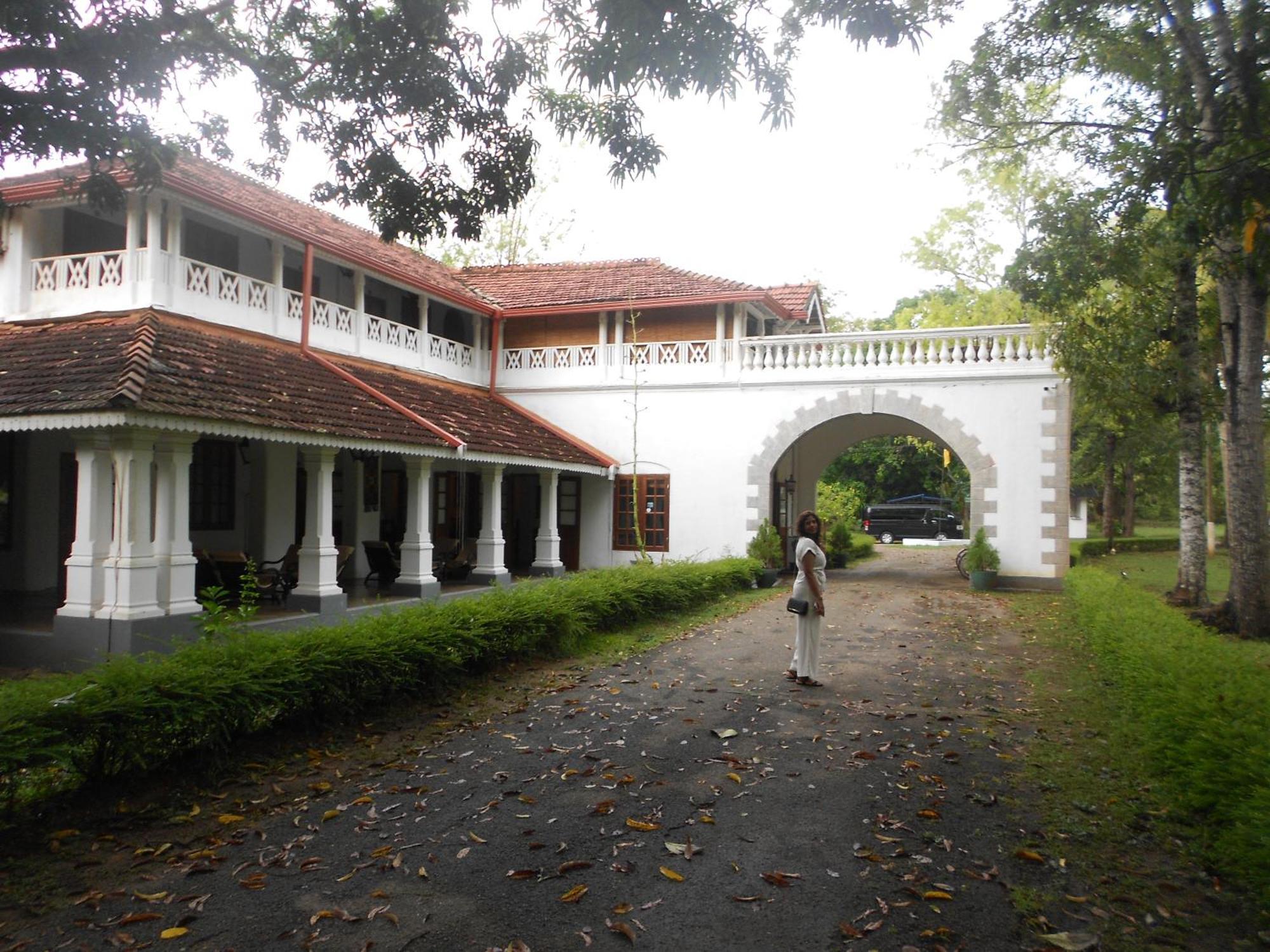 Shanith Guesthouse Negombo Bagian luar foto