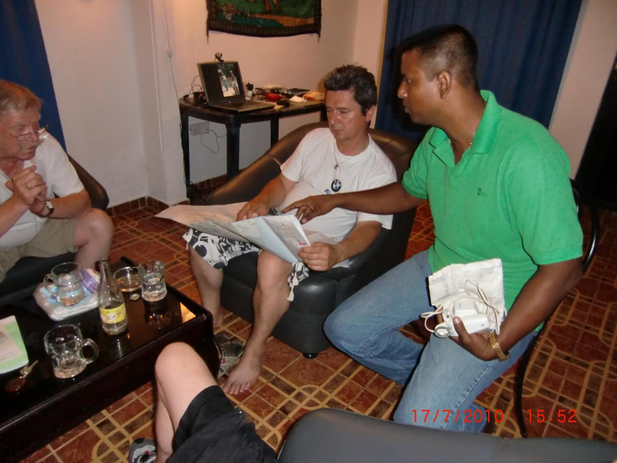 Shanith Guesthouse Negombo Bagian luar foto