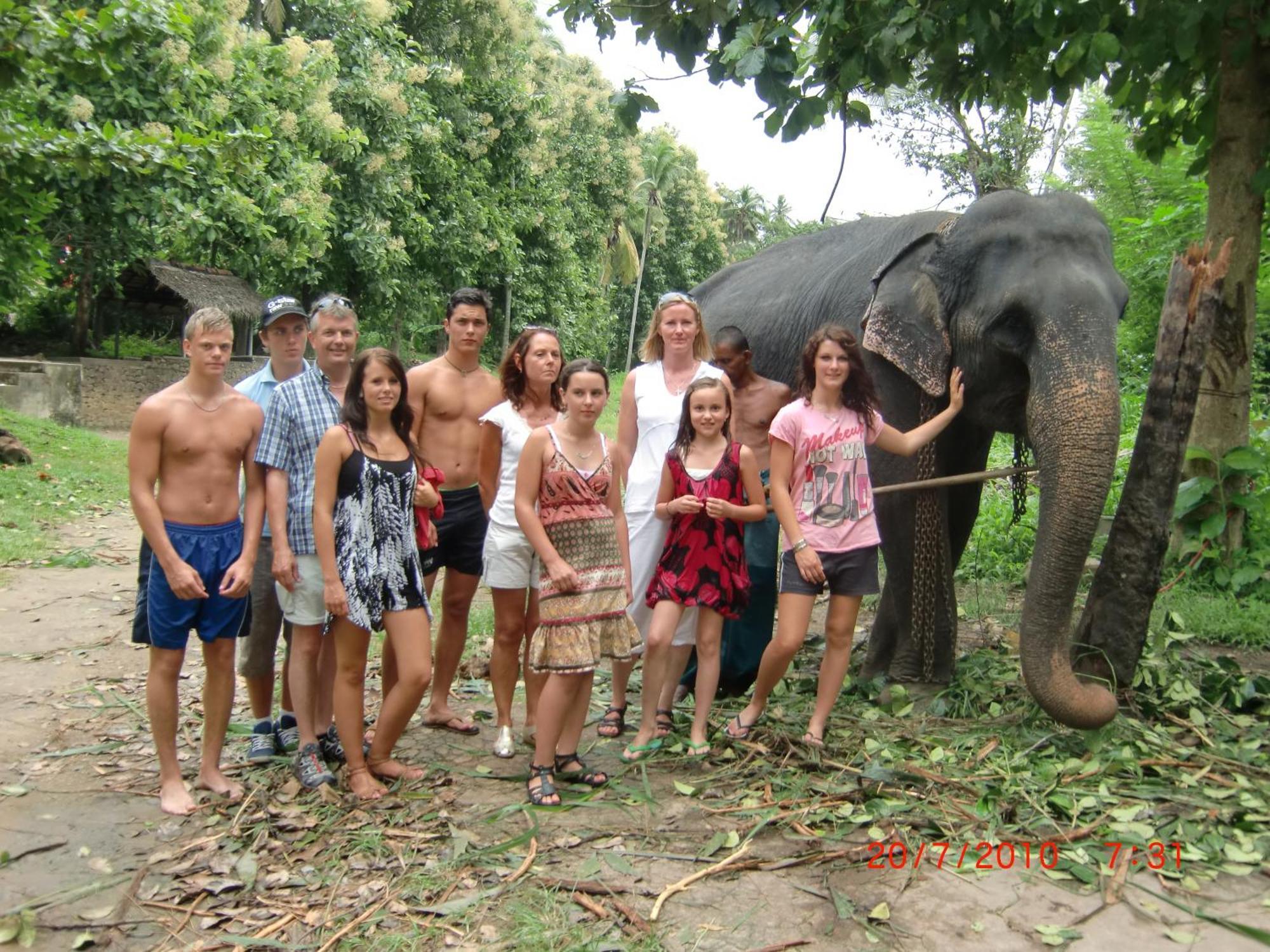 Shanith Guesthouse Negombo Bagian luar foto