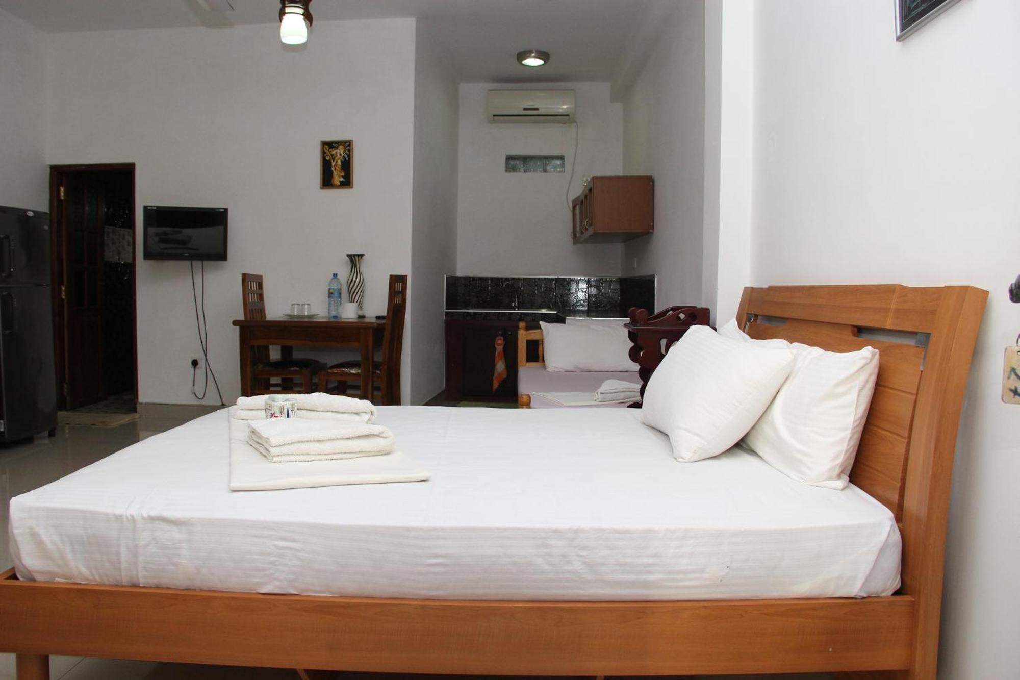 Shanith Guesthouse Negombo Ruang foto