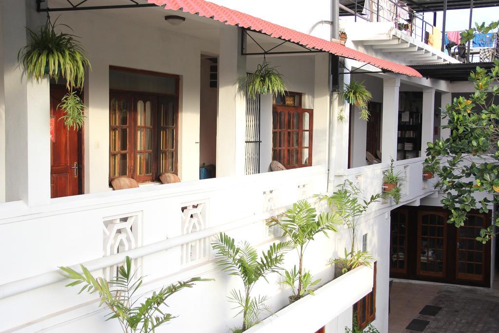 Shanith Guesthouse Negombo Bagian luar foto