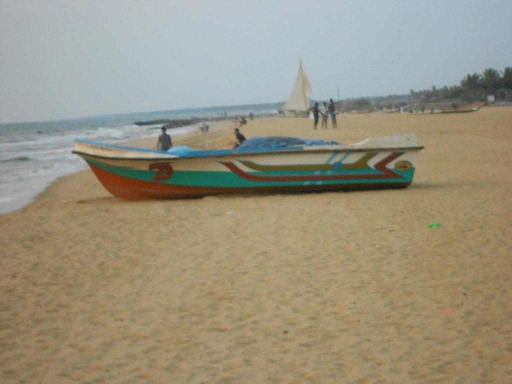 Shanith Guesthouse Negombo Bagian luar foto