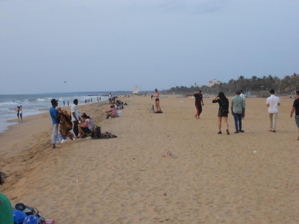 Shanith Guesthouse Negombo Bagian luar foto