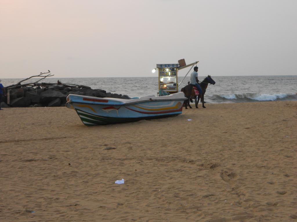 Shanith Guesthouse Negombo Bagian luar foto