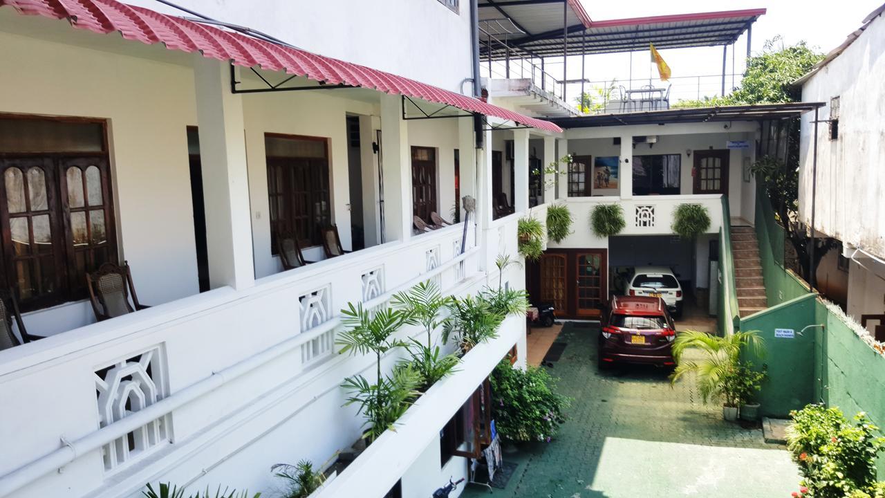 Shanith Guesthouse Negombo Bagian luar foto