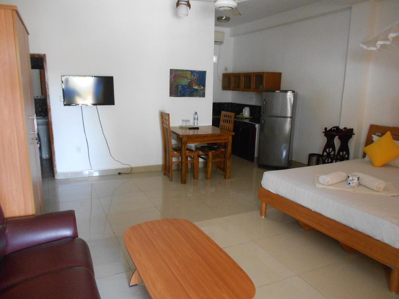 Shanith Guesthouse Negombo Bagian luar foto