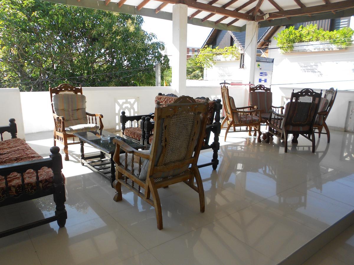 Shanith Guesthouse Negombo Bagian luar foto