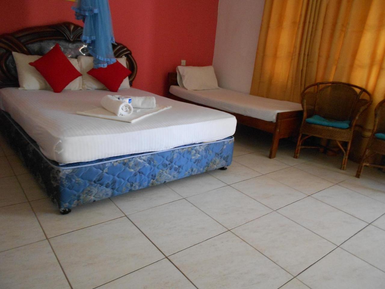 Shanith Guesthouse Negombo Bagian luar foto