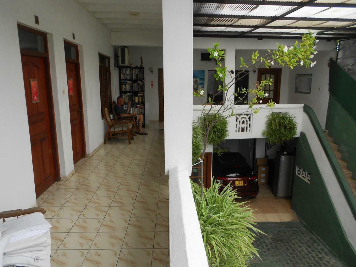Shanith Guesthouse Negombo Bagian luar foto